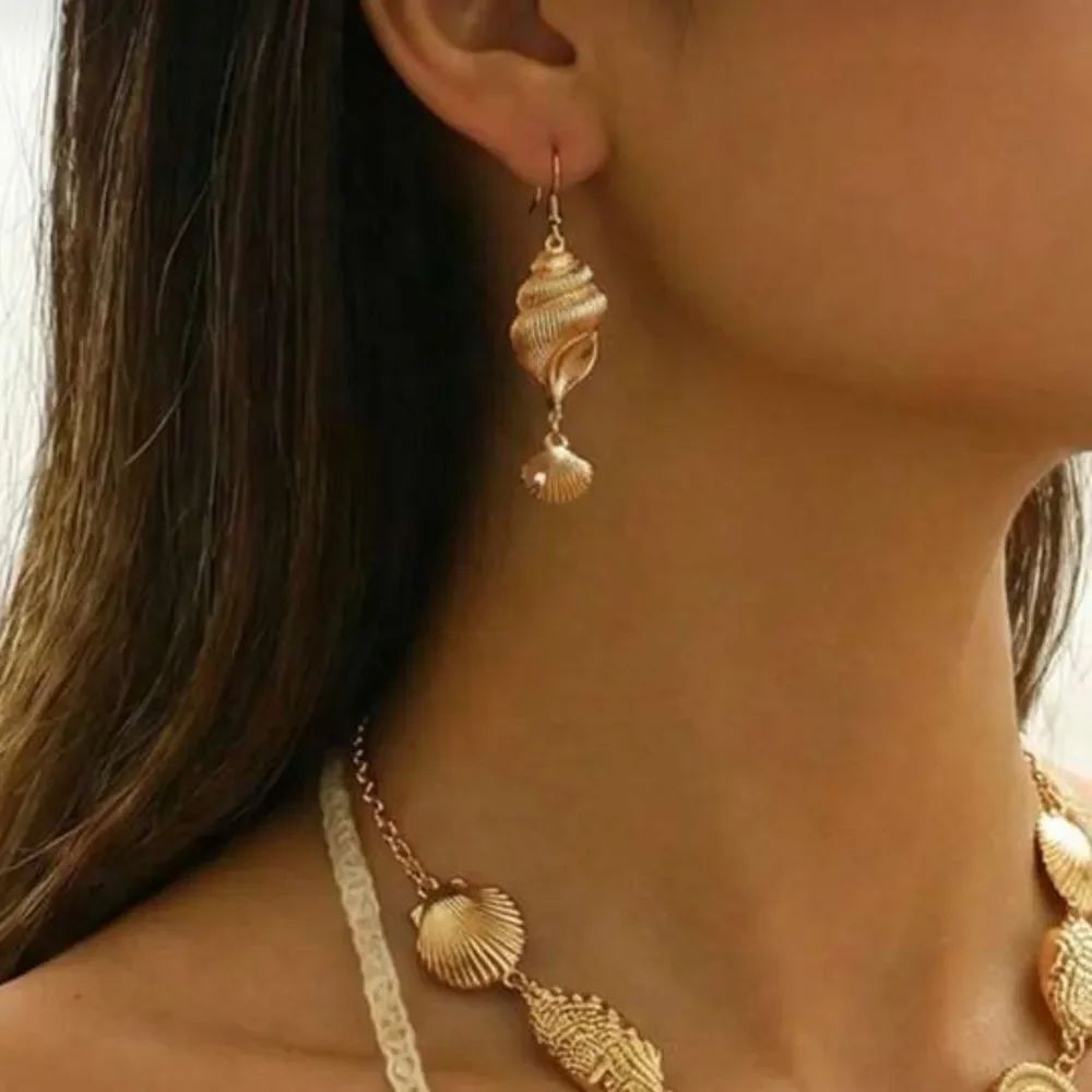 Elegant Gold Shell Earrings R200 - Picture 3 of 3